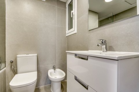 Apartamento en venta en Barcelona, España 3 dormitorios, No. 140882 - foto 19
