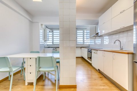 Apartamento en venta en Barcelona, España 3 dormitorios, No. 140882 - foto 11