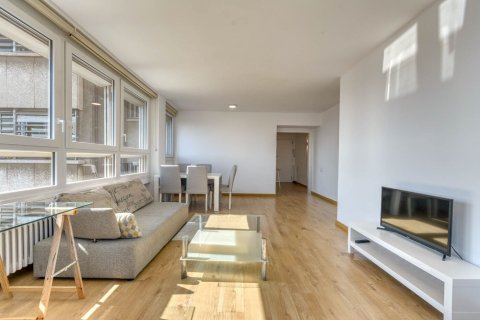 Apartamento en venta en Barcelona, España 3 dormitorios, No. 140882 - foto 6
