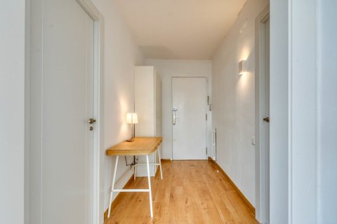 Apartamento en venta en Barcelona, España 3 dormitorios, No. 140882 - foto 27