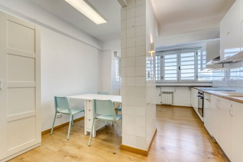 Apartamento en venta en Barcelona, España 3 dormitorios, No. 140882 - foto 10