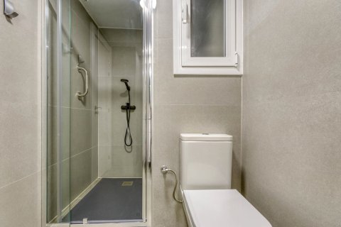 Apartamento en venta en Barcelona, España 3 dormitorios, No. 140882 - foto 24