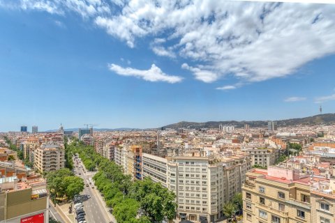 Apartamento en venta en Barcelona, España 3 dormitorios, No. 140882 - foto 1