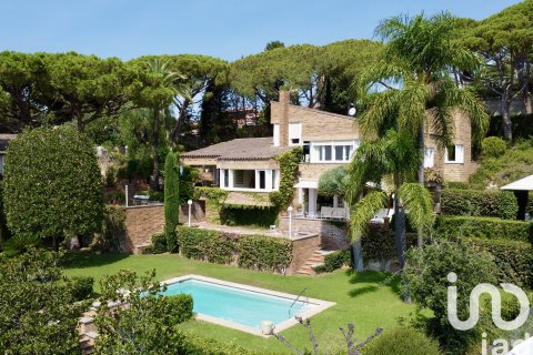 House à Cabrils, Barcelona, Espagne 4 chambres, 350 m2 No. 173308