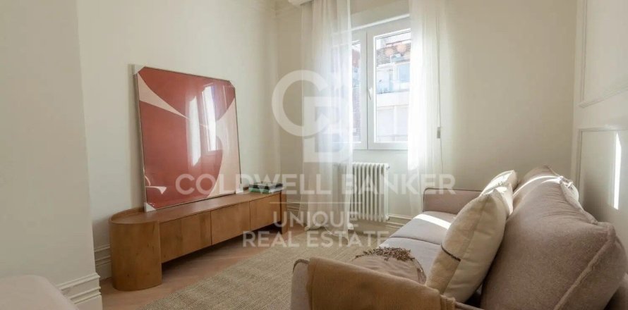 Apartment à Madrid, Espagne 2 chambres, 75 m2 No. 178586