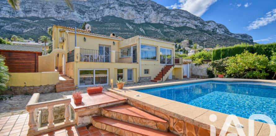 Māja Denia, Alicante, Spānijā 3 istabas, 187 m2 Nr. 152657
