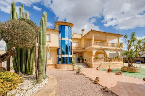 Villa in vendita Hurchillo, Alicante, Spagna 7 camere da letto, 737 mq. N° 114635 - foto 1