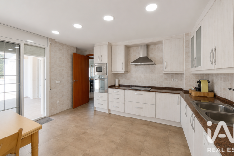 Продажа дома в Рода де Бера, Таррагона, Испания 5 спален, 348м2 №188067 - фото 2