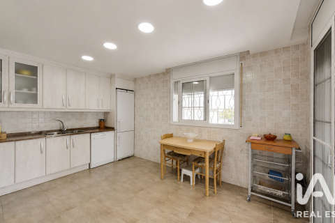 Продажа дома в Рода де Бера, Таррагона, Испания 5 спален, 348м2 №188067 - фото 10