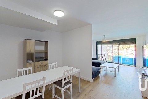 Kaupunkipientalo myytävänä Calafell, Tarragona, Espanja, 4 makuuhuonetta, 200 m2 No. 153253 - kuva 2