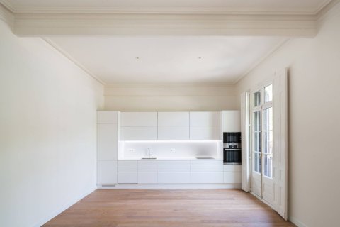 Apartment in Barcelona, Spain 1 bedroom, 62 sq.m. No. 161084