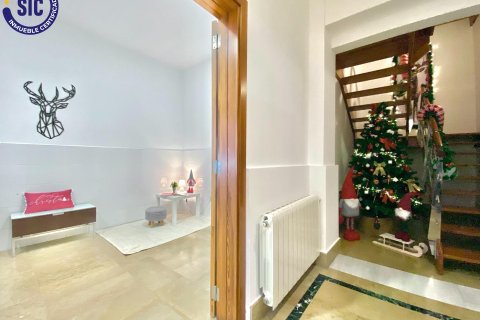 Villa for sale in Silla, Valencia, Spain 5 bedrooms, 300 sq.m. No. 146706 - photo 6