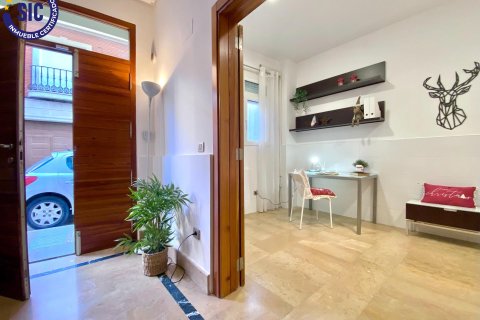 Villa for sale in Silla, Valencia, Spain 5 bedrooms, 300 sq.m. No. 146706 - photo 8