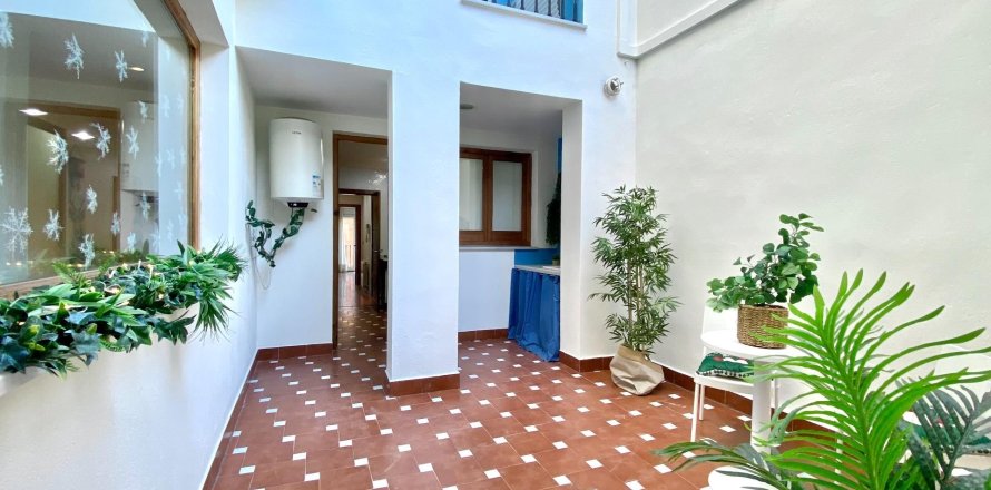 Villa in Silla, Valencia, Spain 5 bedrooms, 300 sq.m. No. 146706