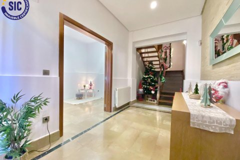 Villa for sale in Silla, Valencia, Spain 5 bedrooms, 300 sq.m. No. 146706 - photo 5