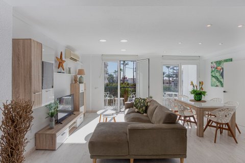 Apartment à Torrevieja, Alicante, Espagne 2 chambres, 76 m2 No. 146421