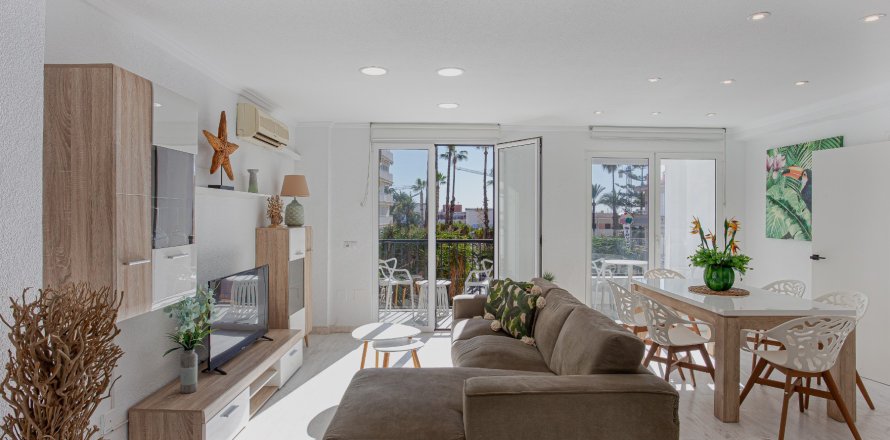 Apartment à Torrevieja, Alicante, Espagne 2 chambres, 76 m2 No. 146421