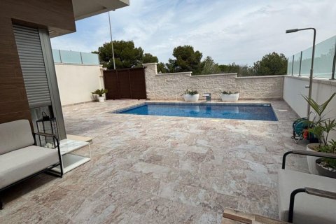 Villa for sale in Villamartin, Alicante, Spain 3 bedrooms, 195 sq.m. No. 146427 - photo 3