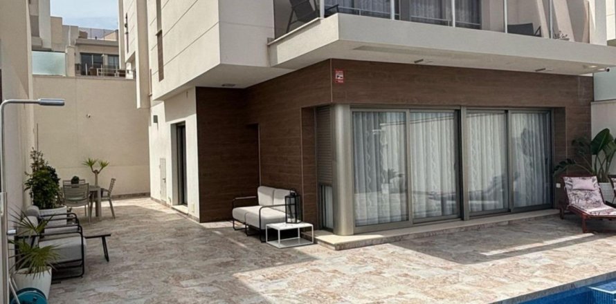 Villa in Villamartin, Alicante, Spain 3 bedrooms, 195 sq.m. No. 146427