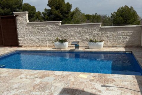Villa for sale in Villamartin, Alicante, Spain 3 bedrooms, 195 sq.m. No. 146427 - photo 4