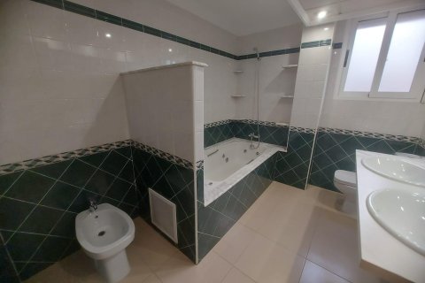 Commercial property for sale in Orihuela, Alicante, Spain 3 bedrooms, 132 sq.m. No. 168768 - photo 28