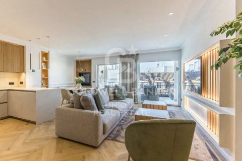 Kattohuoneisto myytävänä Madrid, Espanja, 2 makuuhuonetta, 130 m2 No. 157100 - kuva 3