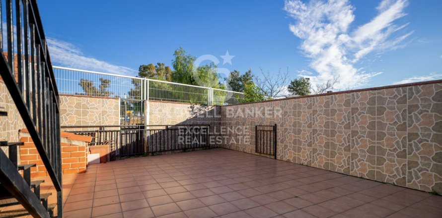 Сasa en Castellón de la Plana, Castellón, España 5 dormitorios, 198 m2 No. 157103