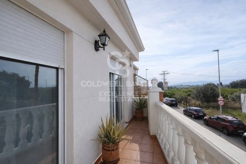 Сasa en venta en Castellón de la Plana, Castellón, España 5 dormitorios, 198 m2 No. 157103 - foto 3