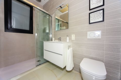 Huoneisto myytävänä Torrevieja, Alicante, Espanja, 2 makuuhuonetta, 75 m2 No. 145484 - kuva 9