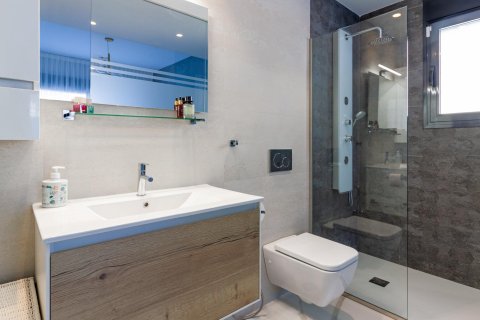 Huoneisto myytävänä San Miguel de Salinas, Alicante, Espanja, 2 makuuhuonetta, 101 m2 No. 189011 - kuva 17