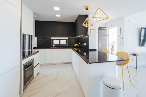 Huoneisto myytävänä San Miguel de Salinas, Alicante, Espanja, 2 makuuhuonetta, 101 m2 No. 189011 - kuva 14