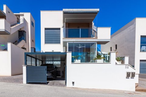 Huoneisto myytävänä San Miguel de Salinas, Alicante, Espanja, 2 makuuhuonetta, 101 m2 No. 189011 - kuva 2
