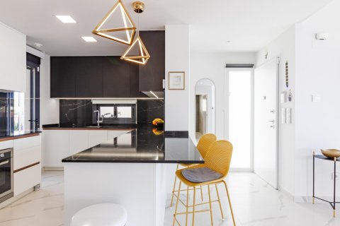 Huoneisto myytävänä San Miguel de Salinas, Alicante, Espanja, 2 makuuhuonetta, 101 m2 No. 189011 - kuva 12