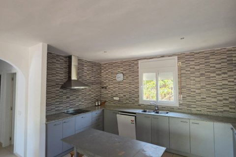 Продажа дома в Л'Аметлья-де-Мар, Таррагона, Испания 4 спальни, 142м2 №187900 - фото 6