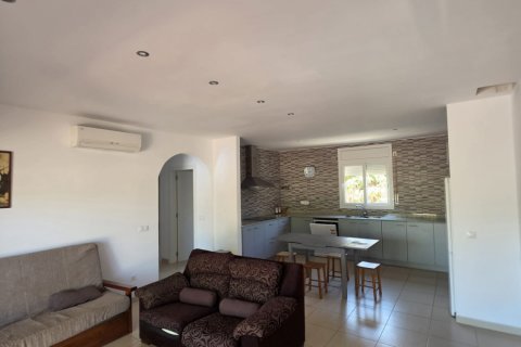 Продажа дома в Л'Аметлья-де-Мар, Таррагона, Испания 4 спальни, 142м2 №187900 - фото 3