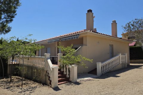 Продажа дома в Л'Аметлья-де-Мар, Таррагона, Испания 4 спальни, 142м2 №187900 - фото 27