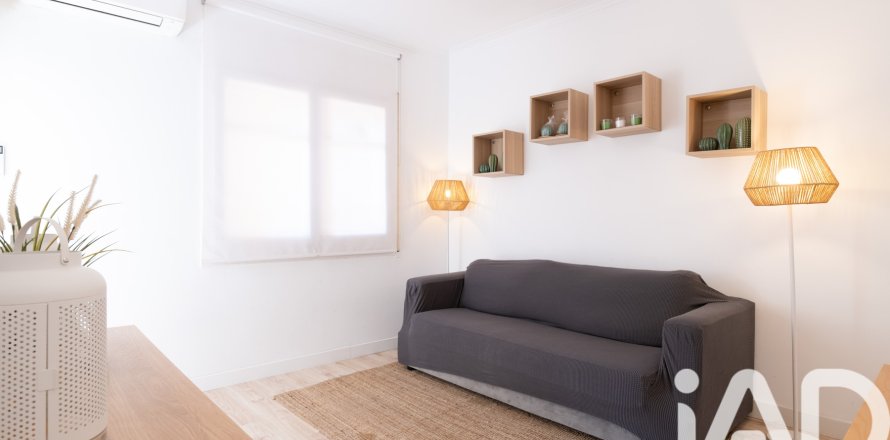 Apartment à Barcelona, Espagne 3 chambres, 65 m2 No. 188165