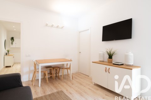 Apartment à vendre à Barcelona, Espagne, 3 chambres, 65 m2 No. 188165 - photo 2