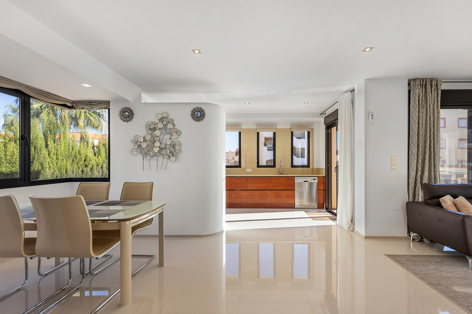 Villa en La Zenia, Alicante, España 5 dormitorios, 296 m2 No. 133952