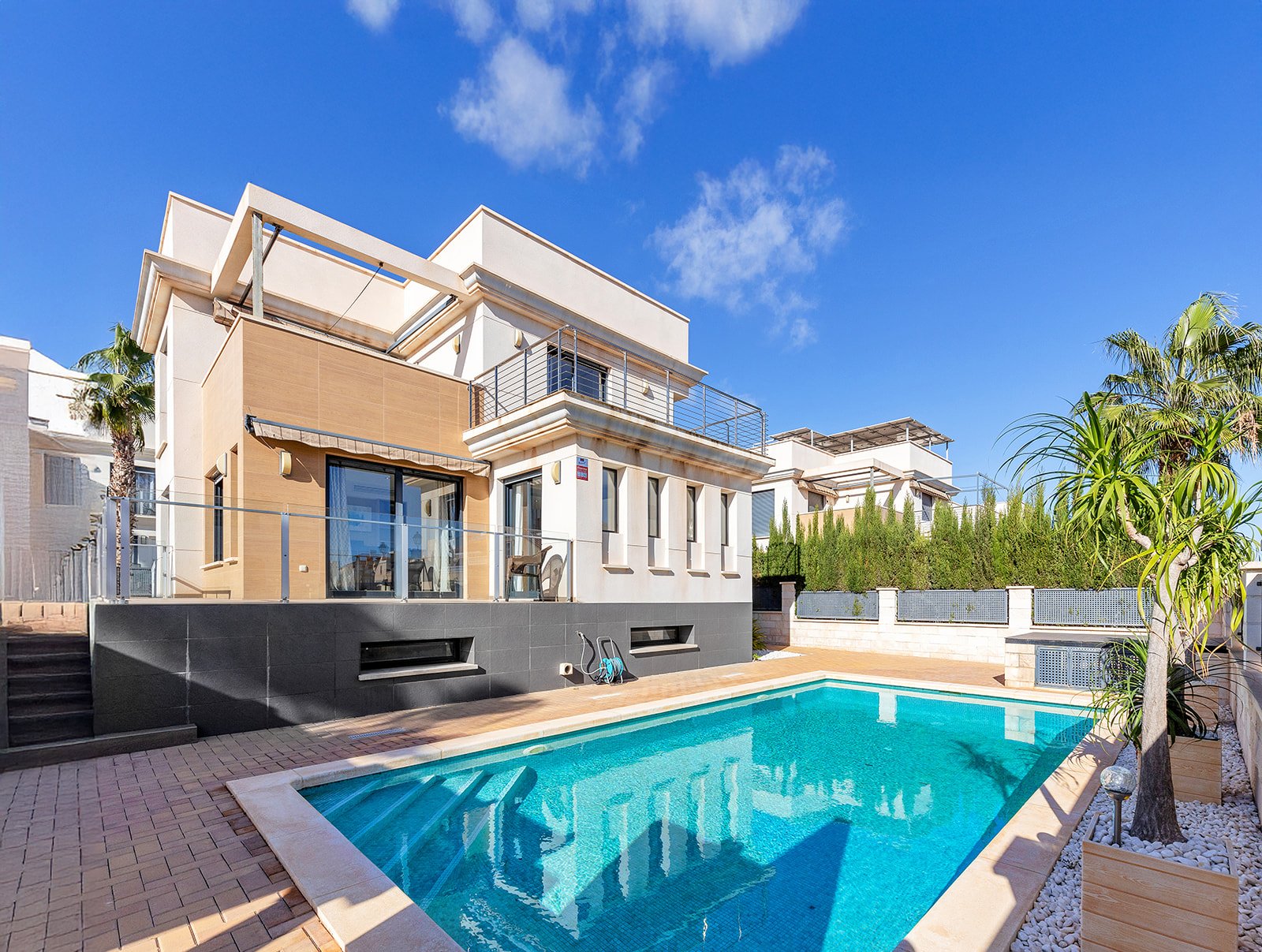 Villa en La Zenia, Alicante, España 5 dormitorios, 296 m2 No. 133952