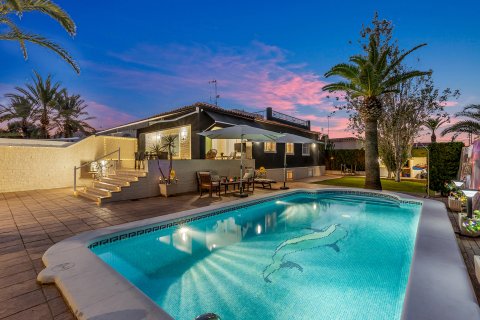 Villa for sale Torrevieja, Alicante, Spain 4 bedrooms, 141 sq.m. No. 133955 - photo 1