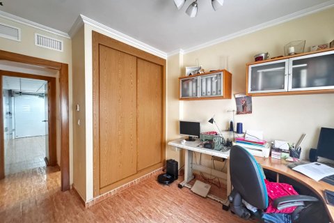 Villa till salu i Los Alcazares, Murcia, Spanien 4 sovrum, 160 kvm. Nr. 143640 - foto 28