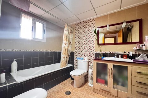 Villa till salu i Los Alcazares, Murcia, Spanien 4 sovrum, 160 kvm. Nr. 143640 - foto 16