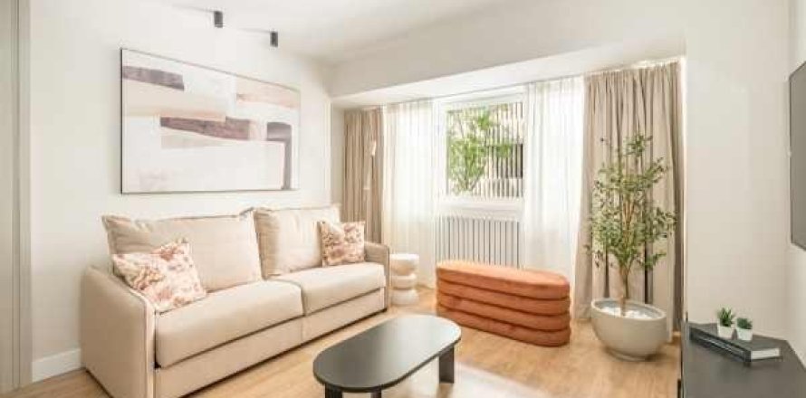 Apartment in Madrid, Spain 2 bedrooms, 135 sq.m. No. 165462