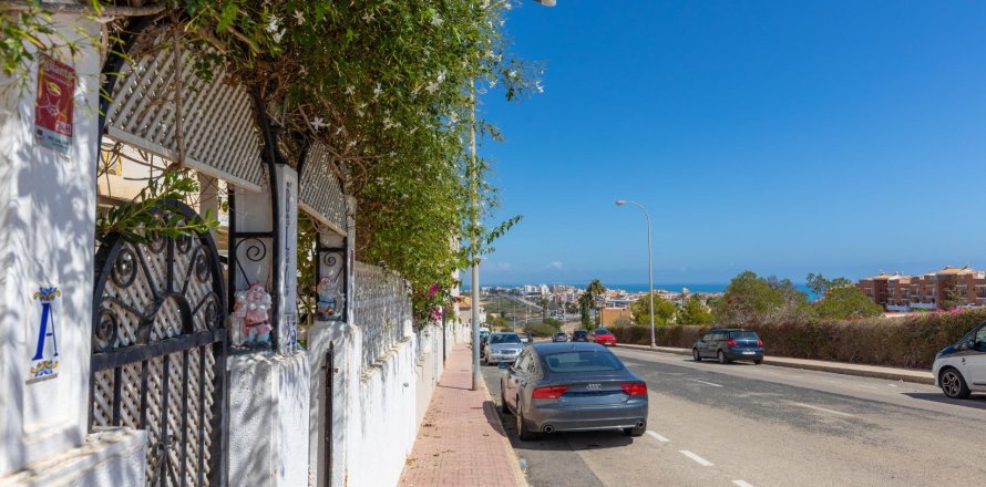 Bungalow a Torrevieja, Alicante, Spagna 4 camere da letto, 87 mq. N° 165460