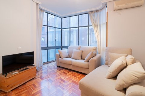 Dzīvoklis pārdošanā Madrid, Spānijā 1 istaba, 68 m2 Nr. 108312 - attēls 1
