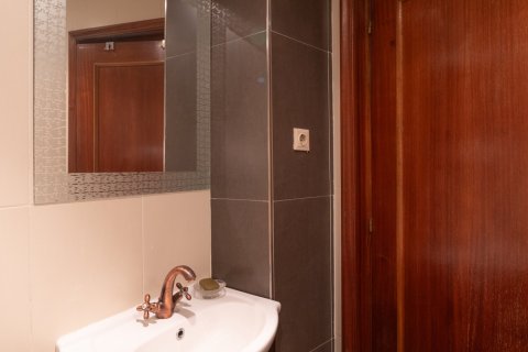 Dzīvoklis pārdošanā Madrid, Spānijā 1 istaba, 68 m2 Nr. 108312 - attēls 29