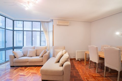 Dzīvoklis pārdošanā Madrid, Spānijā 1 istaba, 68 m2 Nr. 108312 - attēls 5