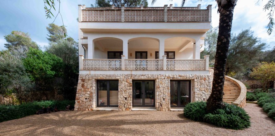 Villa Cala Llombards, Mallorca, Spain 4 bedrooms, 259 sq.m. No. 113783