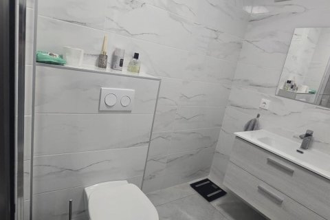Apartamento en venta en Torrevieja, Alicante, España 3 dormitorios, 108 m2 No. 189312 - foto 3